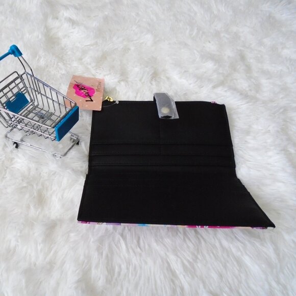 Luv Betsey Photo Real Art Print Wallet Betsey Johnson - Picture 8 of 10